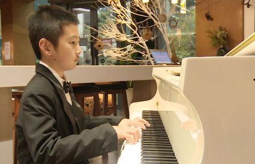梅州小明星钢琴老师,启迪音乐梦想的引路人